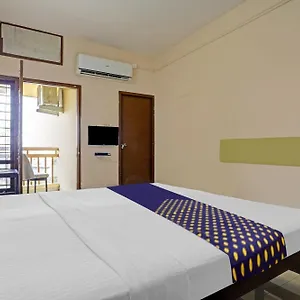 Spot On Bright Homes 3* Elur